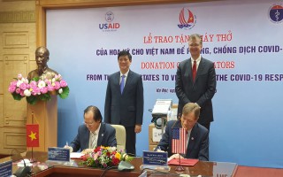 Hoa Kỳ trao tặng Việt Nam 100 máy thở trị giá hơn 1,7 triệu USD hỗ trợ phòng, chống dịch COVID-19